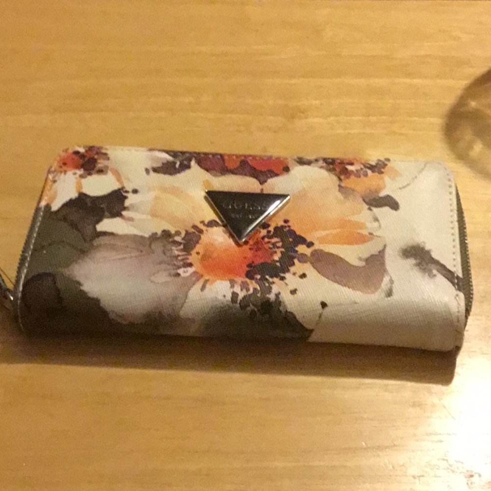 Guess wristlet new